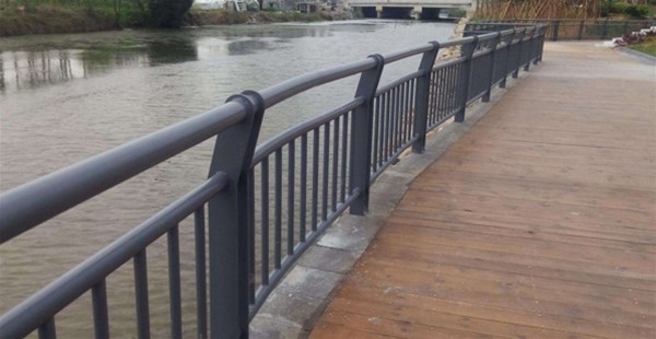 不锈钢护栏设计时，该遵循什么设计？